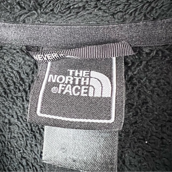 The North Face Fleece Jacket - Picture 6 of 7